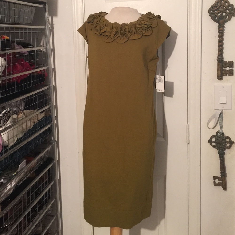 - Just... Taylor size 14 olive flower dress 🍸. I wore this dress one time.